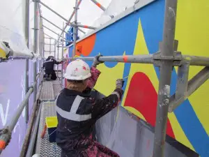 De aan het toyisme verwante kunstenaars zijn vanuit de hele wereld ingevlogen bijvoorbeeld  vanuit Canada, Zuid-Amerika, Thailand, verenigde Staten en IJsland