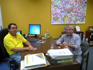 Bas Burema in gesprek met Jorge Ferreira, de Colombiaanse directeur van AVF