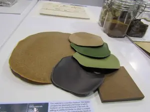 gevel_linoleum Gietbaar linoleum. Dat is dit. Door toevoeging van een extra, natuurlijk, bindmiddel zijn naadloze linoleumvloeren mogelijk die in het werk zijn aan te brengen, met alle eigenschappen van 'gewoon' linoleum.