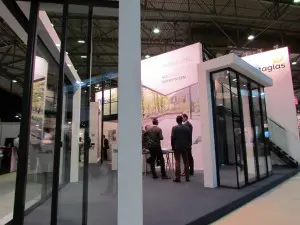 gevel_metaglas Metaglas heeft altijd wel iets nieuws te vertellen. Hier, voor architecten, presenteerden ze vooral het Methermo raamsysteem: superslanke raamprofielen met toch hoge isolerende waarden