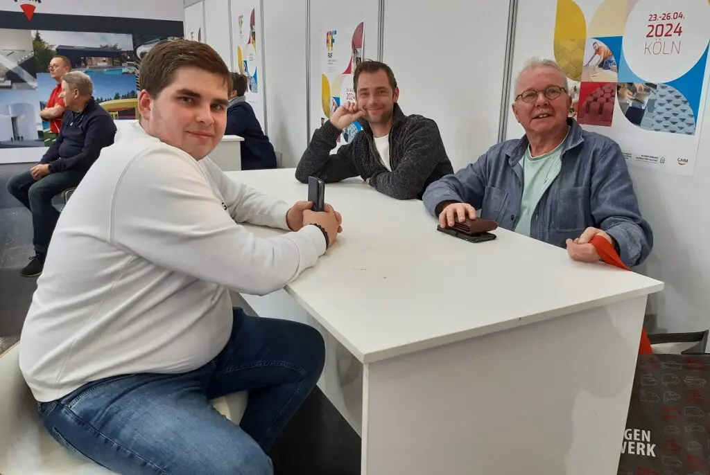 Op de Farbe: Thomas van der Molen, Harm van der Veen en Fabio Locci