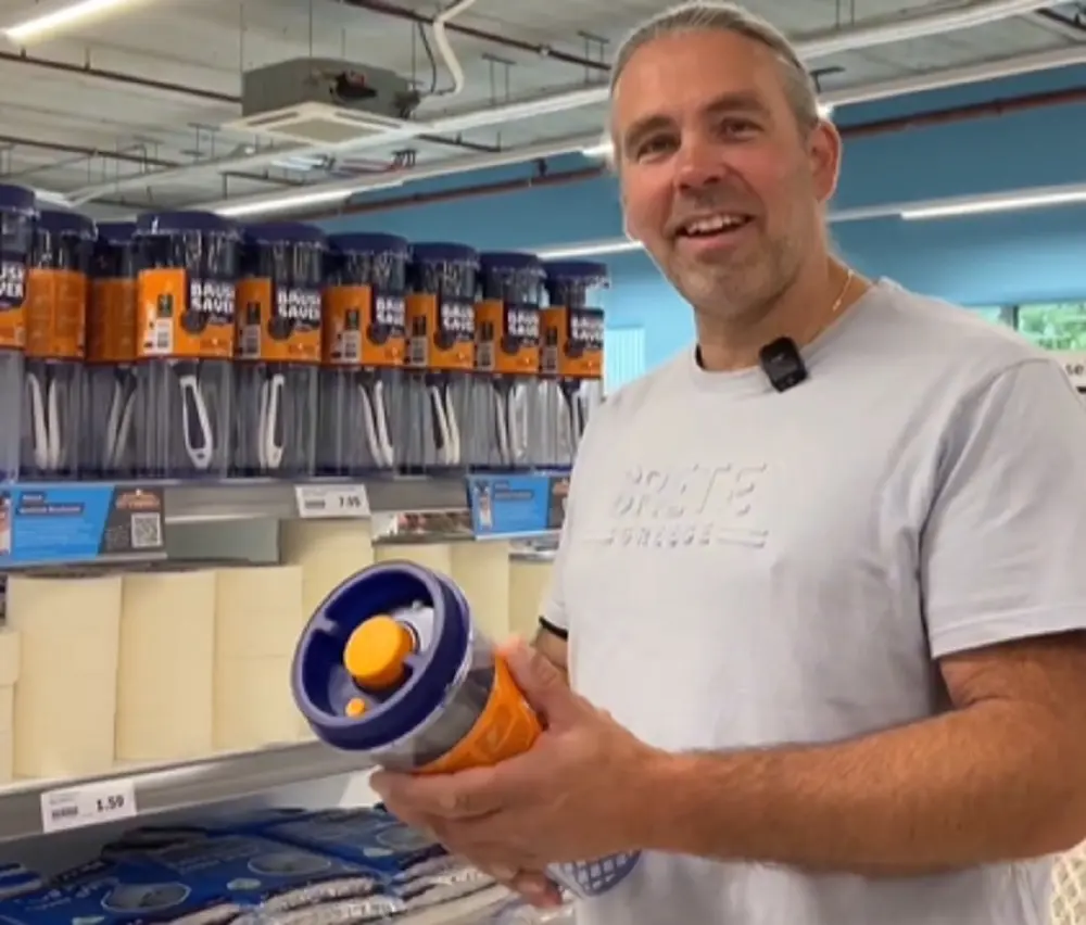 Wim van Vliet met de kwastenvacuüm