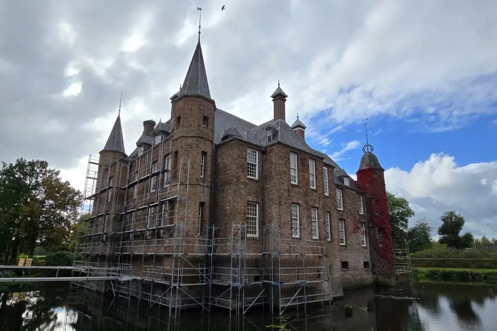 Slot Zuylen in de steigers