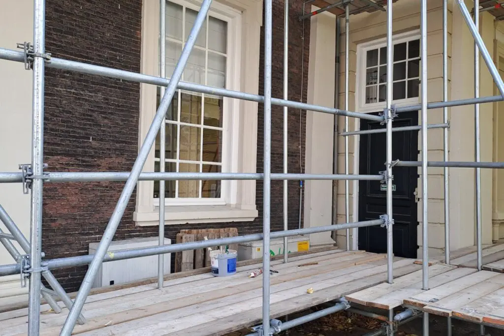 schilderwerk op de steiger