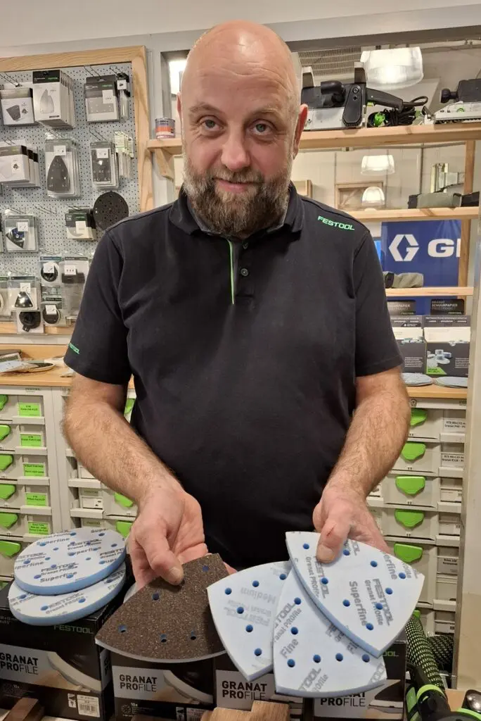 Wesley de Nas showt schuurprofielen