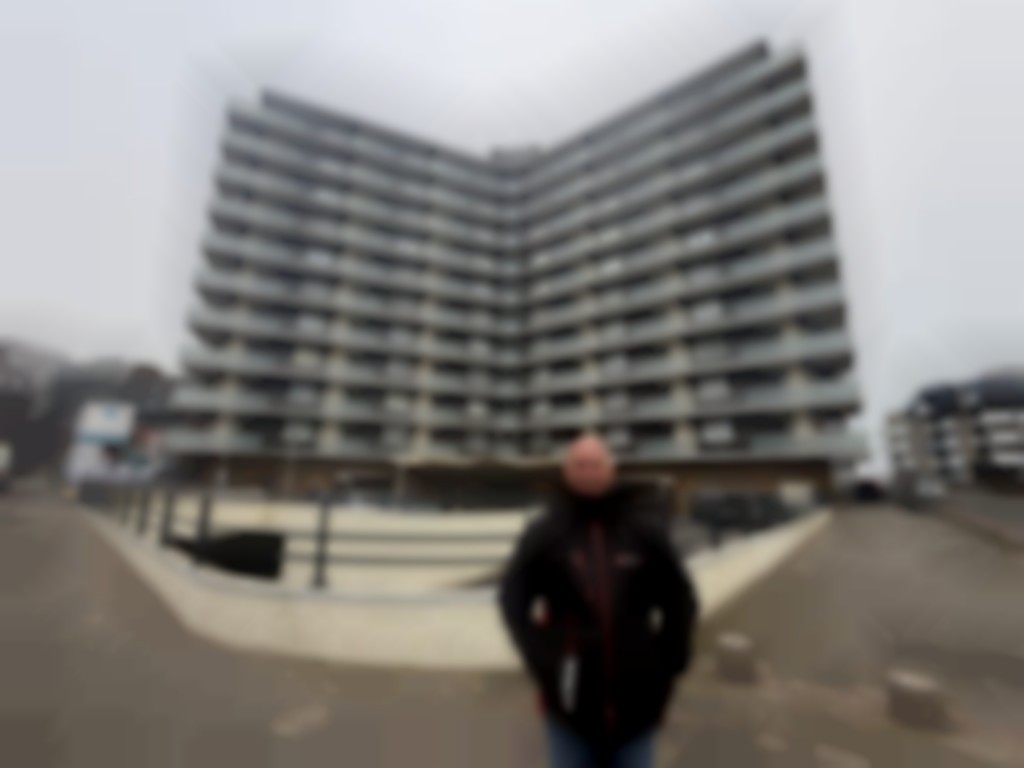 Cas Pronk begon als zelfstandig schilder. Inmiddels leidt hij samen met zijn vrouw en drie kinderen de Cas Pronk Bouwgroep